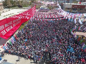 Erzurum'da 1 Mayıs coşkusu havadan görüntülendi