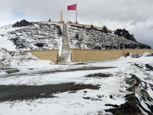 Erzurum'un yüksek kesimlerine Mayıs karı