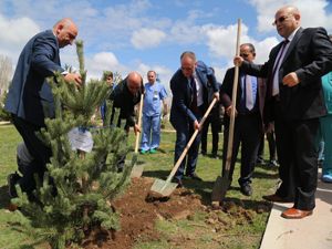 Erzurum'da 15 Temmuz şehitleri için fidanlar dikildi