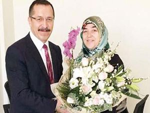 Eşi istifa eden Rektör, faturayı personele kesti