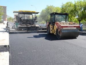 Palandöken Belediyesi'nin asfalt ve kilit parke çalışması devam ediyor