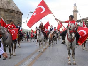 Kahramanların isimleriyle yürüdüler