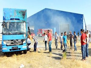 Erzurum'da kargo şirketinin deposu yandı