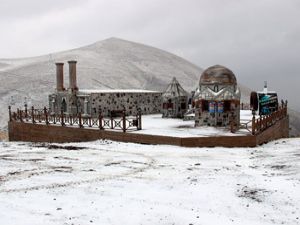 Palandöken Kayak Merkezi beyaza büründü