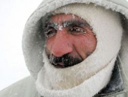 Dağ'da mahsur kalan 2 kişi kurtarıldı!..