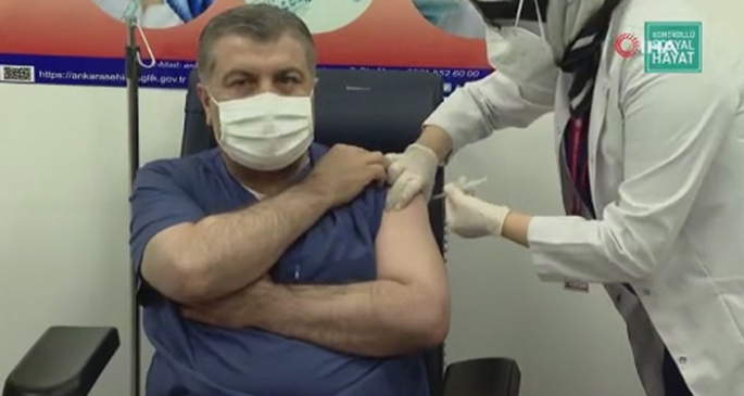 Sağlık Bakanı Fahrettin Koca aşı oldu!